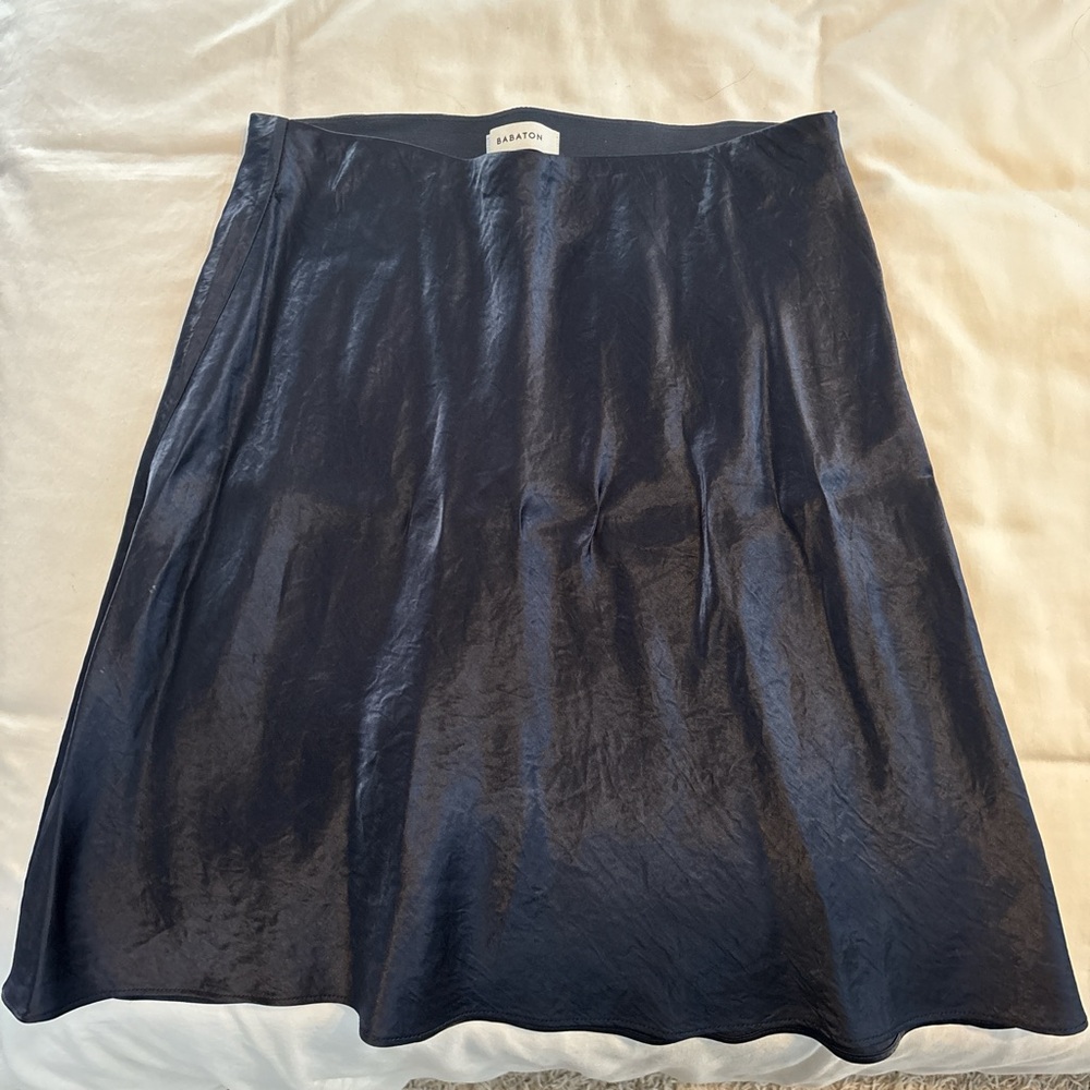 aritizia babaton satin mini skirt in navy size 8